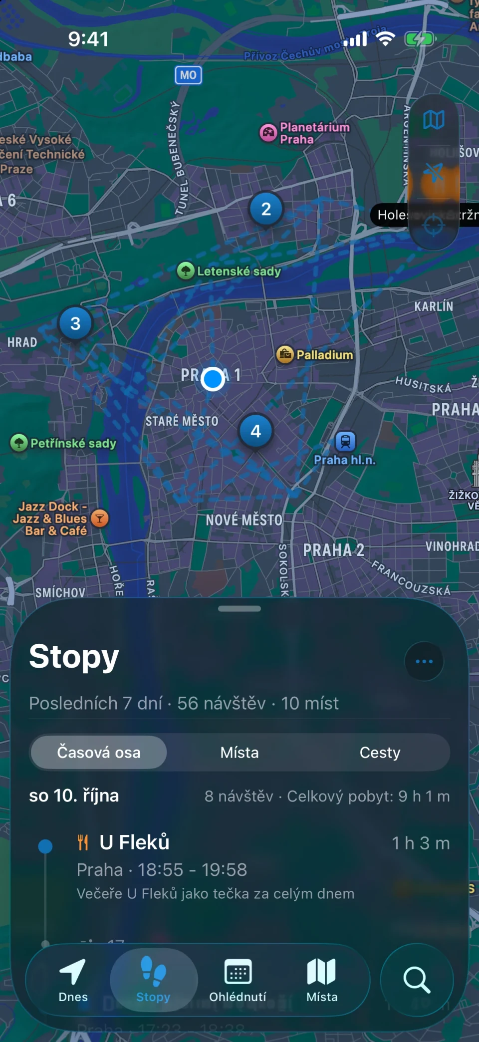 Obrazovka Stopy v MeTrail se souhrnem navštívených míst a návštěvami po dnech