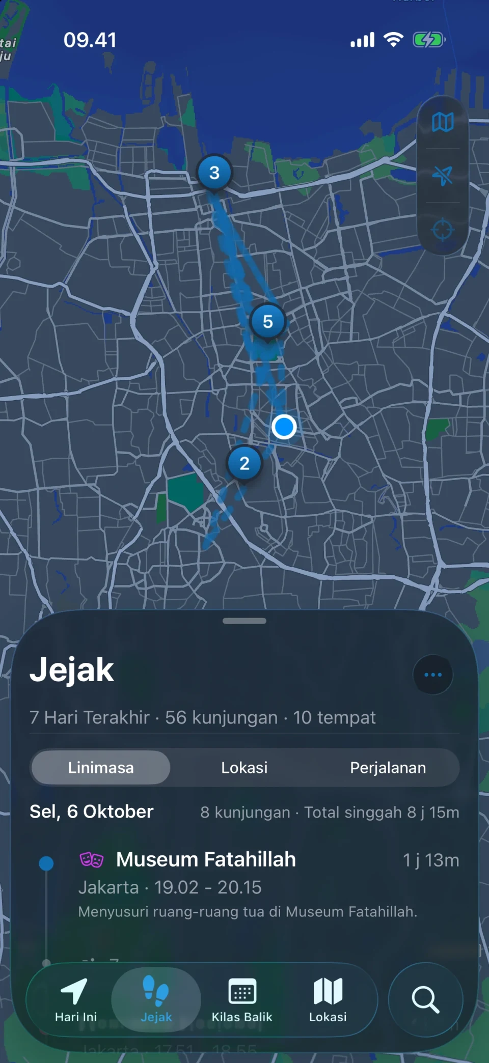 Tampilan Jejak di MeTrail dengan ringkasan tempat yang dikunjungi dan daftar kunjungan per hari