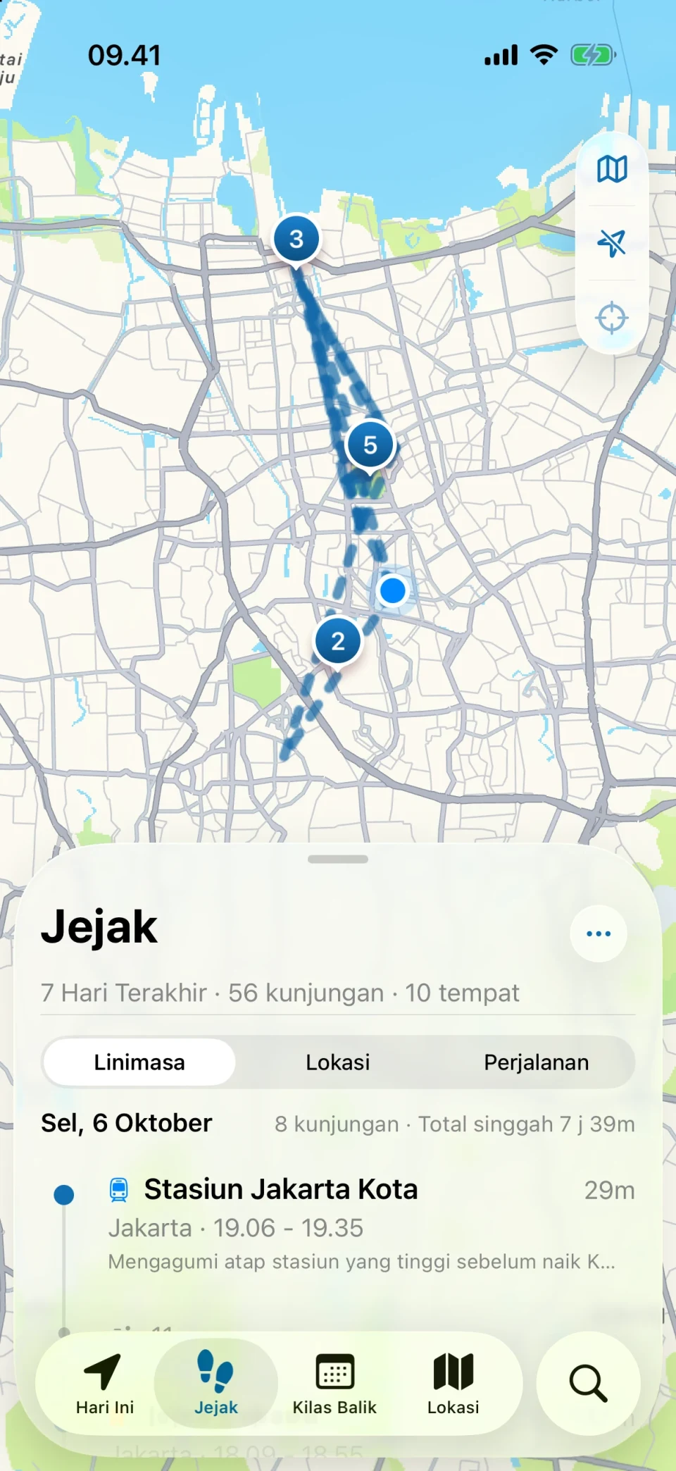 Tampilan Jejak di MeTrail dengan ringkasan tempat yang dikunjungi dan daftar kunjungan per hari