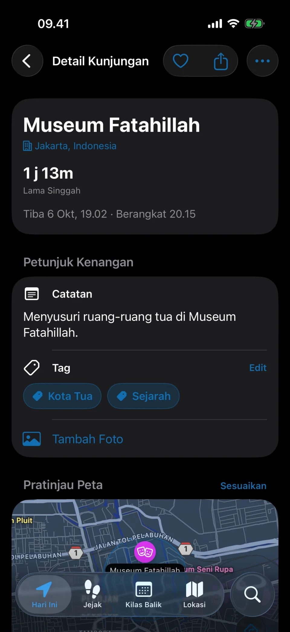 Layar detail kunjungan di MeTrail dengan lama singgah, tindakan cepat, dan catatan tersimpan