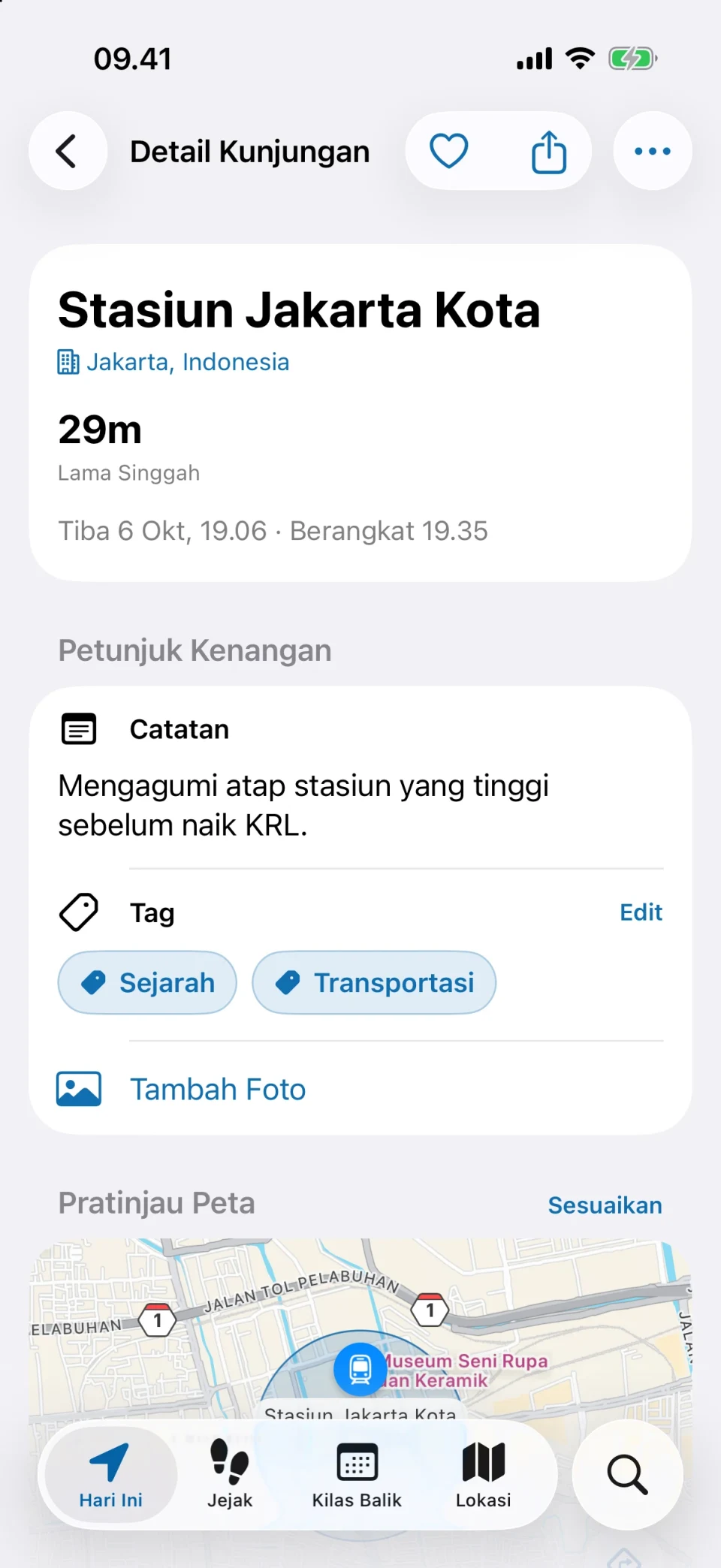 Layar detail kunjungan di MeTrail dengan lama singgah, tindakan cepat, dan catatan tersimpan