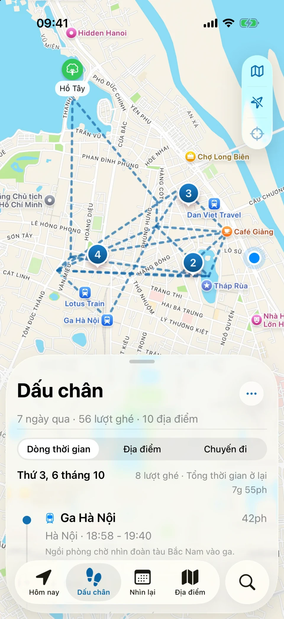 Màn hình Dấu chân của MeTrail với tóm tắt các địa điểm đã ghé và danh sách lượt ghé theo từng ngày